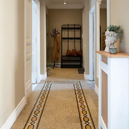 Center Iii Apartment *