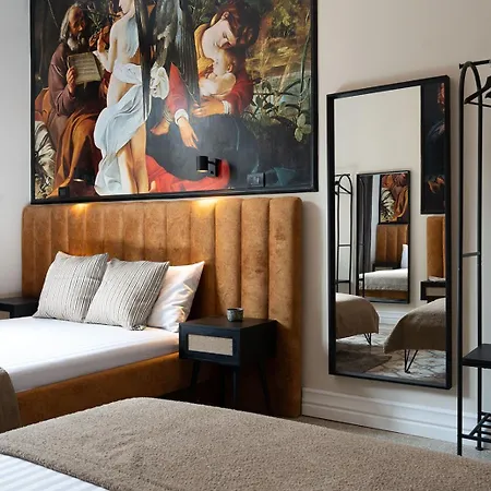 Center Iii Apartment
