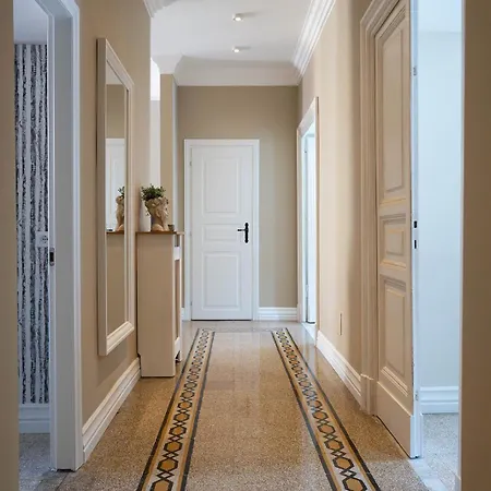 Center Iii Apartment